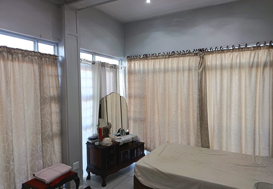 5 Bedroom Property for Sale in Seemeeu Park Western Cape